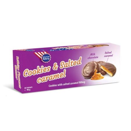 alt="American Bakery Cookies & Salted Caramel – ciastka z karmelowym nadzieniem i solą, otoczone mleczną czekoladą"